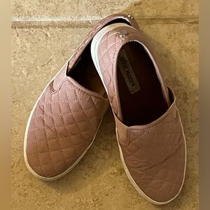 Steve Madden Endell Slip On Sneakers in Quilted Dusty Rose Fabric Size 9